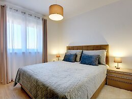 Modern Apartment With Private Balcony and sea View