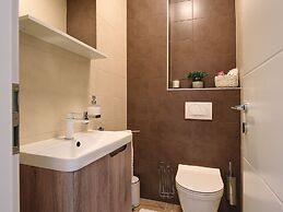 Modern Apartment With Private Balcony and sea View