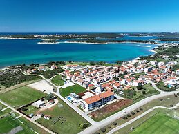 Modern Apartment With Private Balcony and sea View
