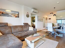 Modern Apartment With Private Balcony and sea View