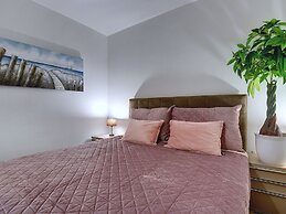 Modern Apartment With Private Balcony and sea View