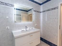 Hoppe 7 Modern Retreat