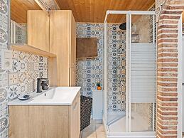 Spacious Seafront Apartment