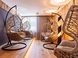 Modern Holiday Apartment With Balcony