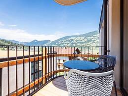 Modern Holiday Apartment With Balcony