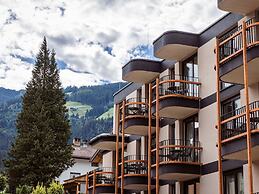 Modern Holiday Apartment With Balcony