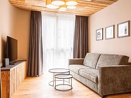 Modern Holiday Apartment With Balcony