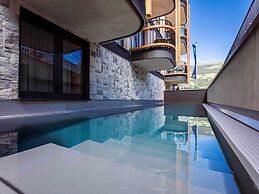 Modern Holiday Apartment With Balcony