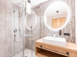 Modern Holiday Apartment With Balcony