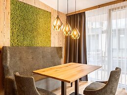 Modern Holiday Apartment With Balcony