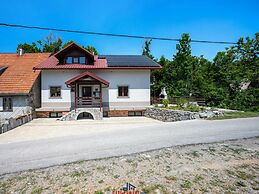 Berguitje met Binnenzwembad