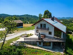 Berguitje met Binnenzwembad