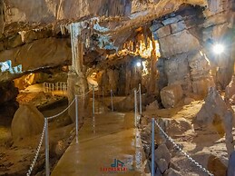 Berguitje met Binnenzwembad