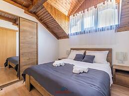 Berguitje met Binnenzwembad