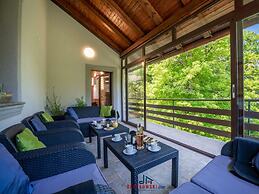 Berguitje met Binnenzwembad