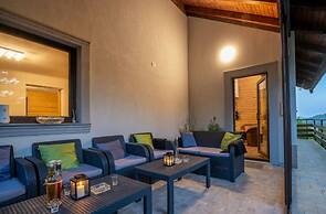 Berguitje met Binnenzwembad