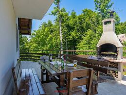 Berguitje met Binnenzwembad