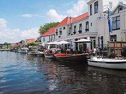 Beautiful Chalet With a Jetty, Near Frisian Lakes