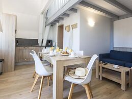 Beautiful Holiday Home Right by the sea