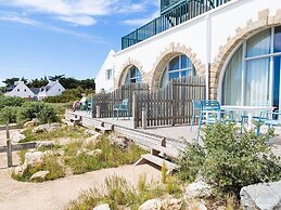 Beautiful Holiday Home Right by the sea