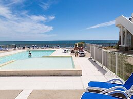 Beautiful Holiday Home Right by the sea