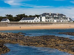 Beautiful Holiday Home Right by the sea