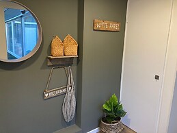 Holiday Home Between Oosterduinse Meer and Sea