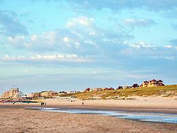 Holiday Home Between Oosterduinse Meer and Sea