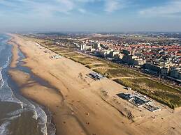 Holiday Home Between Oosterduinse Meer and Sea