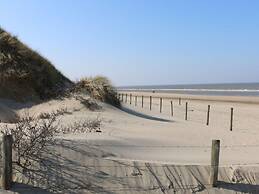 Holiday Home Between Oosterduinse Meer and Sea