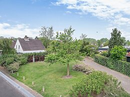 Holiday Home Between Oosterduinse Meer and Sea