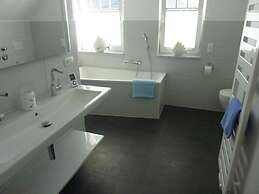 Beach & Good Comfortable Holiday Residence