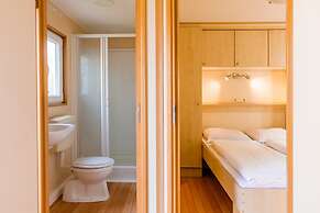 Chalet in Leukermeer by the Waterside