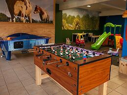 Glamping Tent on a Holiday Park on the Ijsselmeer