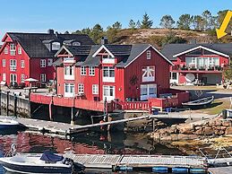 8 Person Holiday Home in Averoy-by Traum