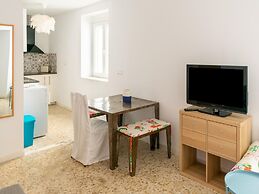 Cosy Holiday Home With Sea-view