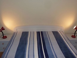 Deichwiege Modern Retreat