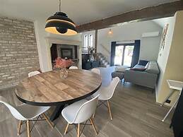 Luxurious Villa in a Residential Location