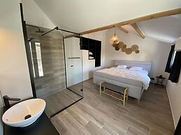 Luxurious Villa in a Residential Location