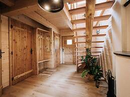 Webertonihutte Modern Retreat