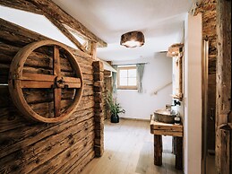 Webertonihutte Modern Retreat