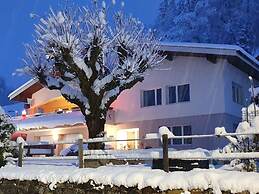 Apartment Chalet Beatrice Share