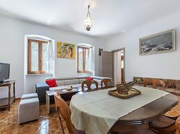 Large Holiday Home With Swimming Pool