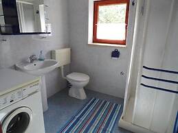 Large Holiday Home With Swimming Pool