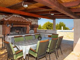 Villa Anabella - Four Bedroom Villa With Swimming Pool