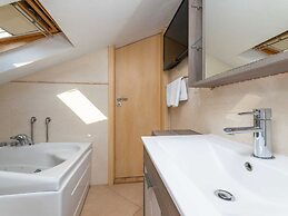 Villa Anabella - Four Bedroom Villa With Swimming Pool