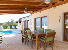 Villa Anabella - Four Bedroom Villa With Swimming Pool