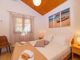 Villa Anabella - Four Bedroom Villa With Swimming Pool