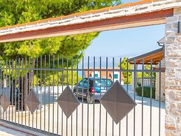 Villa Anabella - Four Bedroom Villa With Swimming Pool