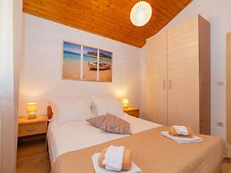 Villa Anabella - Four Bedroom Villa With Swimming Pool